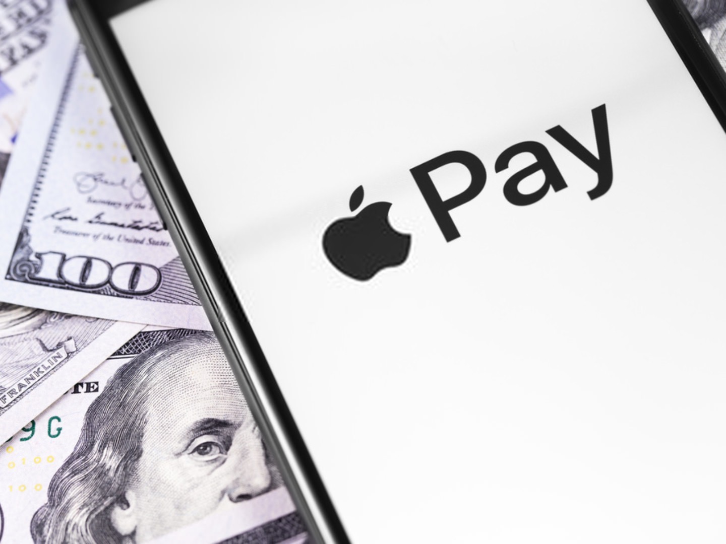 imagen donde se ve un dispositivo móvil y en su pantalla Apple Pay