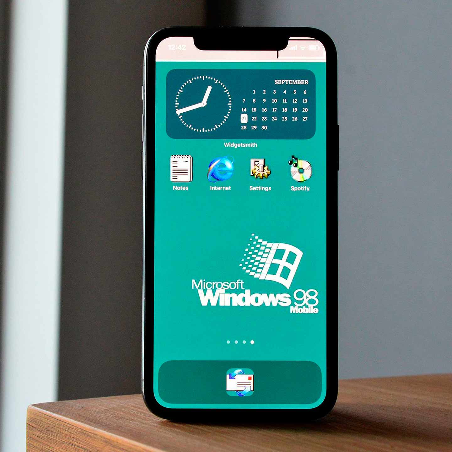 Windows 98 al estilo iOS con sus packs de iconos