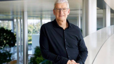 El salario de Tim Cook es "modesto" en comparación a otros CEOs