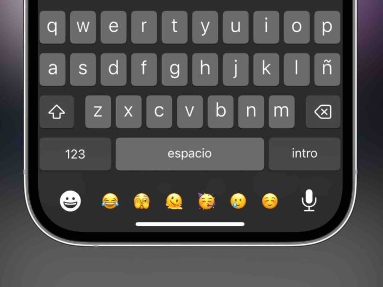 El teclado del iPhone necesita tener nuestro emojis favoritos en la parte inferior